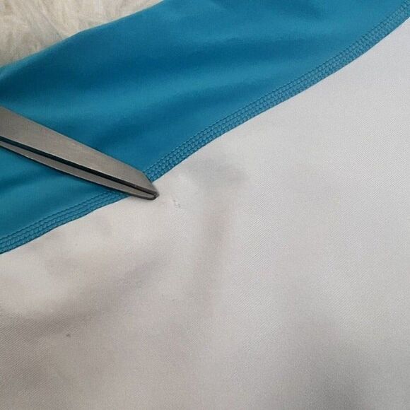 Lululemon Women’s Blue & White Racerback Tank Top Built in Bra Activewear Top 4 - Picture 3 of 9